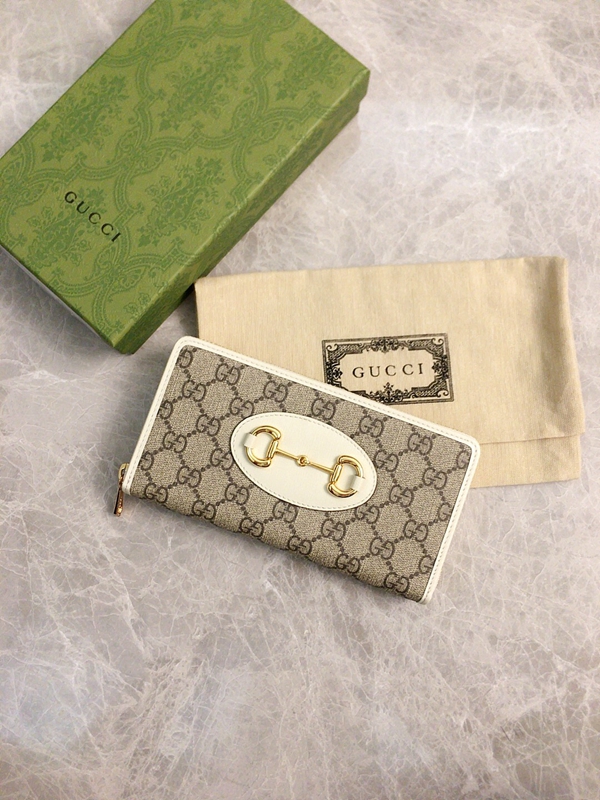 グッチ財布 レプリカ着用イメージ